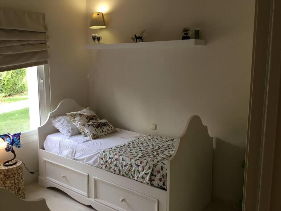 Alcazaba Blue Lagoon 3 Bedroom, Ground Floor Apartment Estepona Bagian luar foto