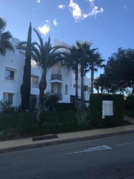 Alcazaba Blue Lagoon 3 Bedroom, Ground Floor Apartment Estepona Bagian luar foto